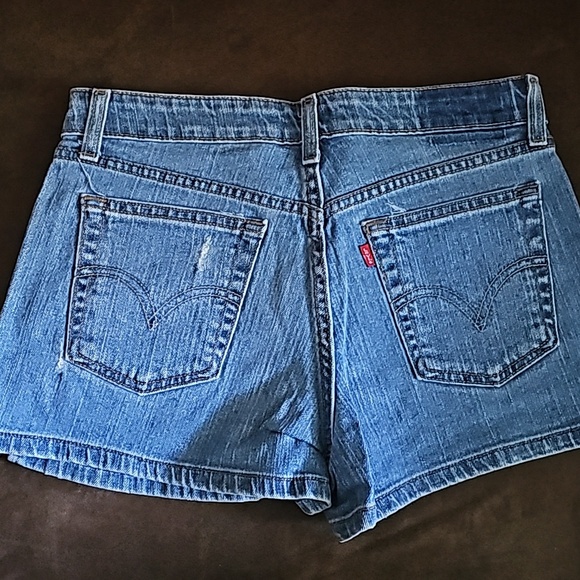 Levi shorts - Picture 2 of 2